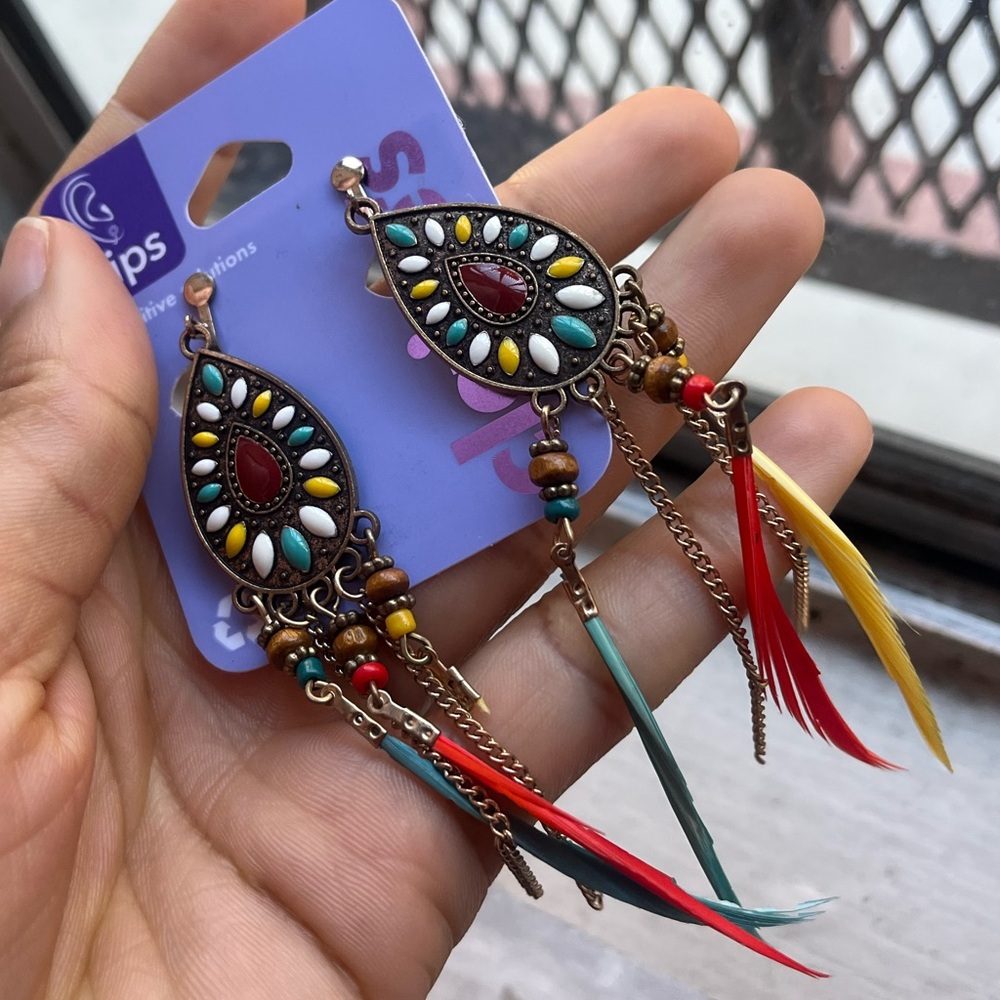 circle earrings with feather clips